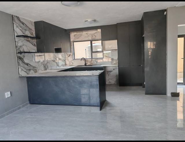 4 BEDROOM HOUSE FOR SALE IN STERPARK